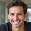 Retrato de Carlos M., sonriendo